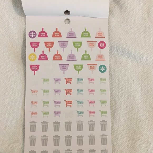 Trendsetter Stickerbook - Picture 2 of 4